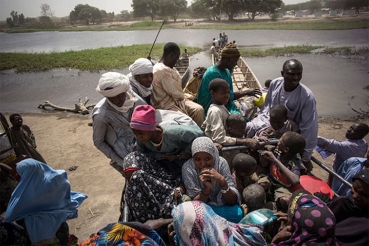 Refugiados nigerianos abandonan Ngouboua. Foto: ACNUR / L.Mattei