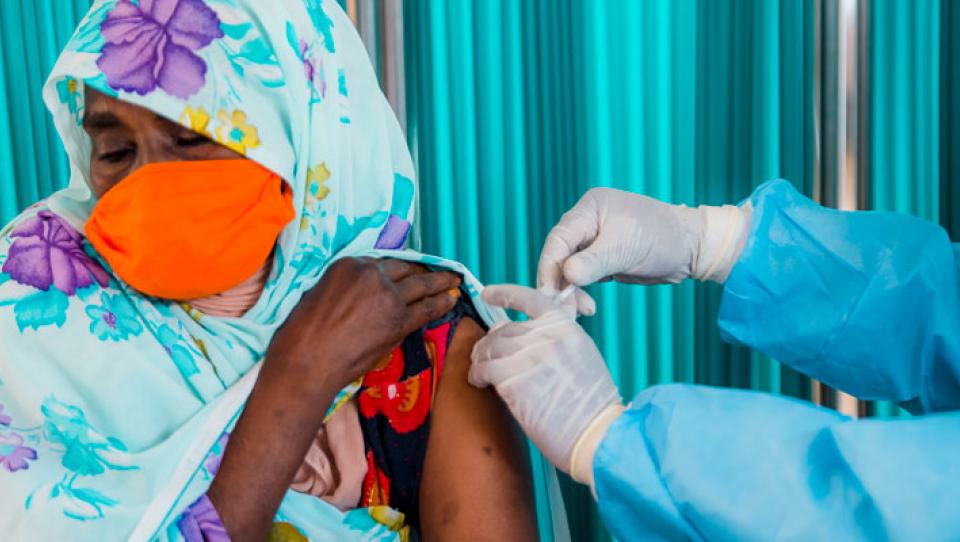 Ómicron y refugiados: la vacunación es prioridad
